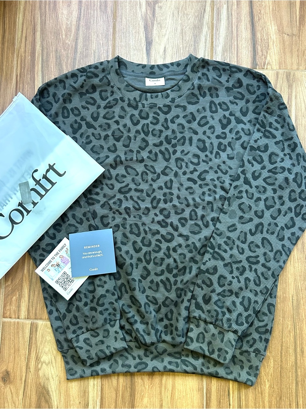 NWT Comfrt Waffle Lounge Long Sleeve Panther Leopard Print Medium M - Picture 3 of 11